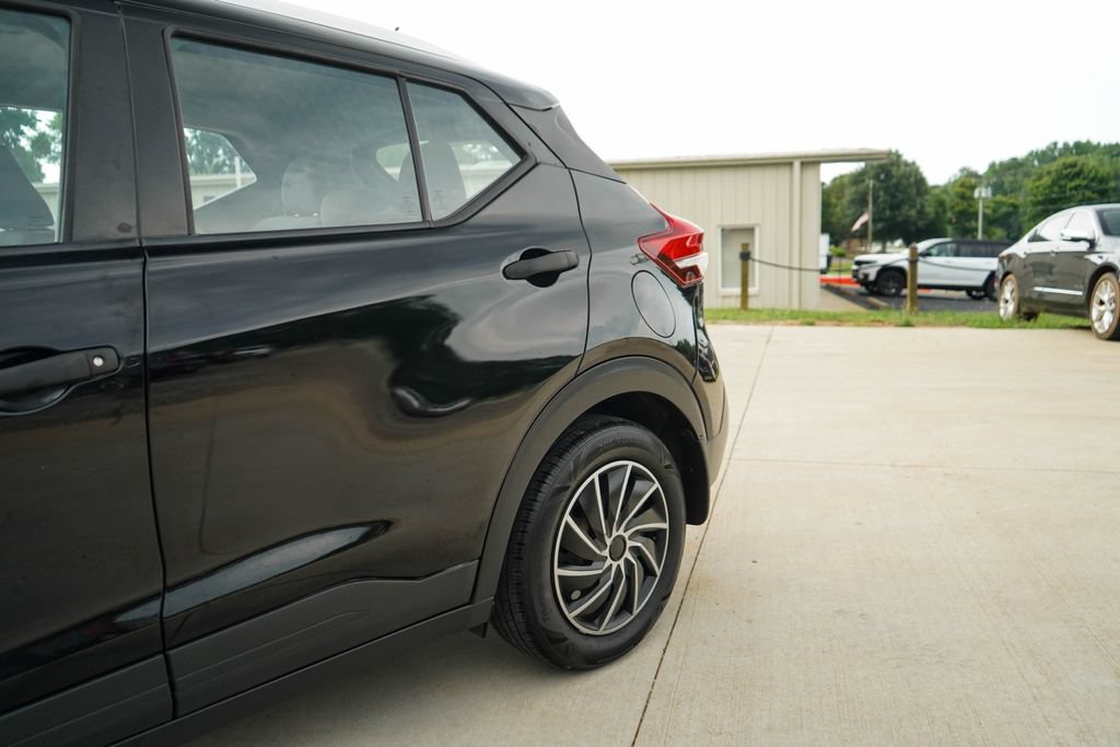 Used 2019 Nissan Kicks S FWD image 21
