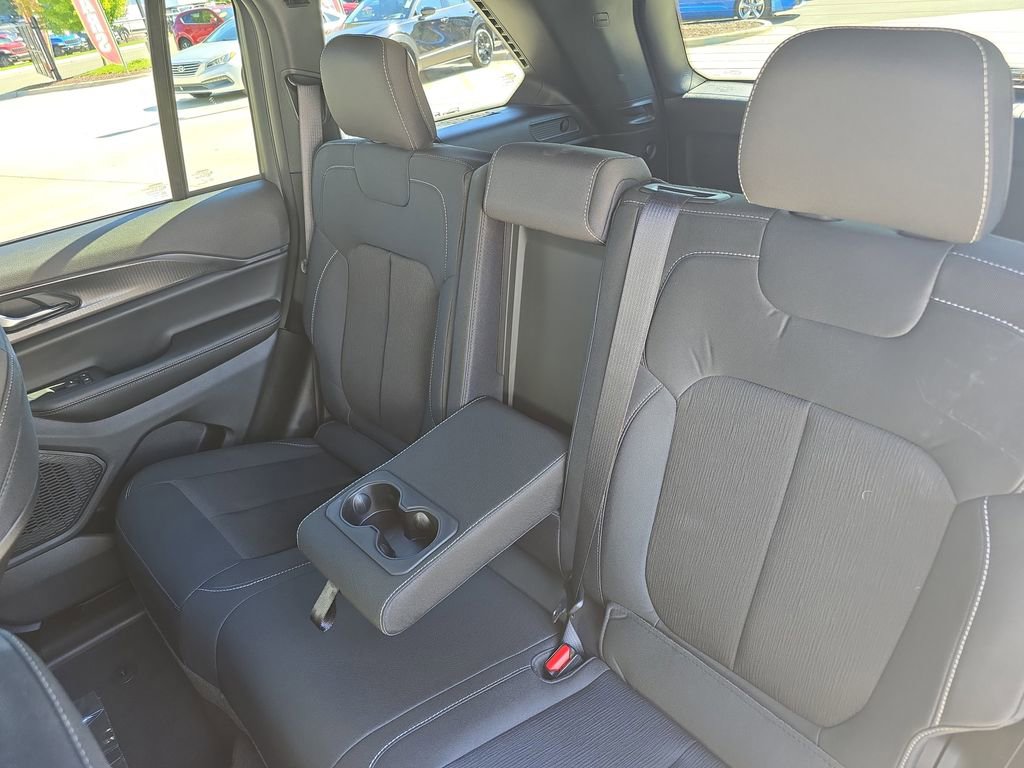 New 2025 Jeep Grand Cherokee Laredo w/ Luxury Tech Group I AWD/4WD image 15
