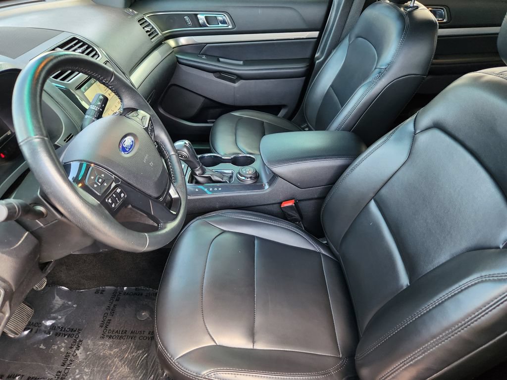 Used 2019 Ford Explorer XLT w/ Equipment Group 202A AWD/4WD image 4