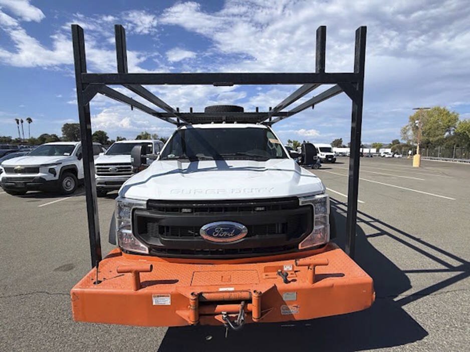 Used 2022 Ford F550 4x4 Crew Cab Super Duty w/ Power Equipment Group image 2