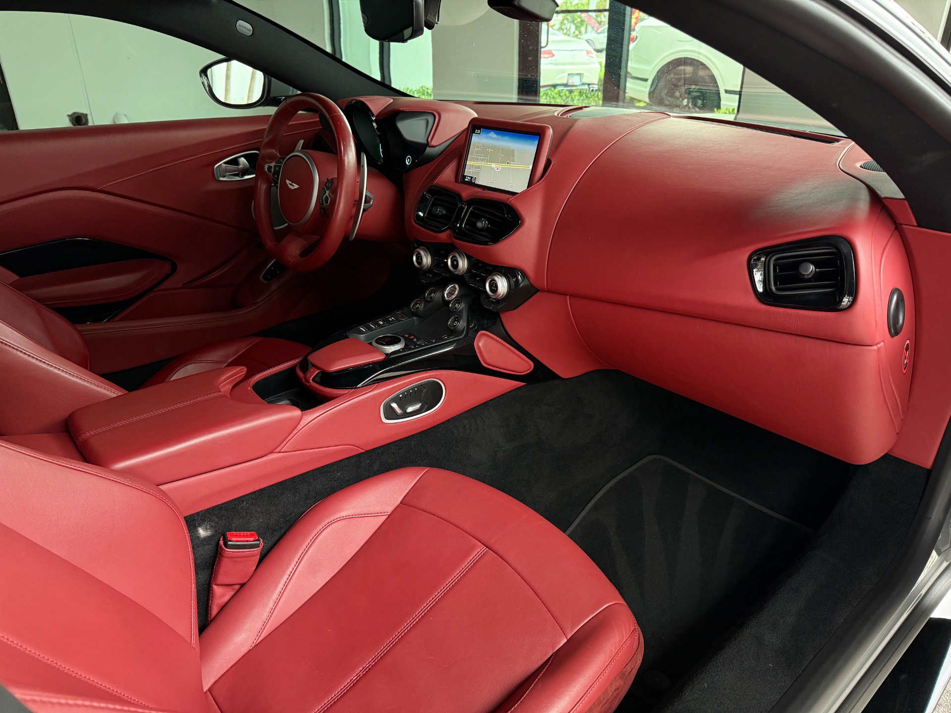 Used 2023 Aston Martin V8 Vantage Coupe image 25