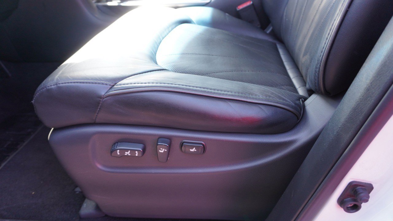 Used 2012 INFINITI QX56 2WD w/ Deluxe Touring Pkg image 18