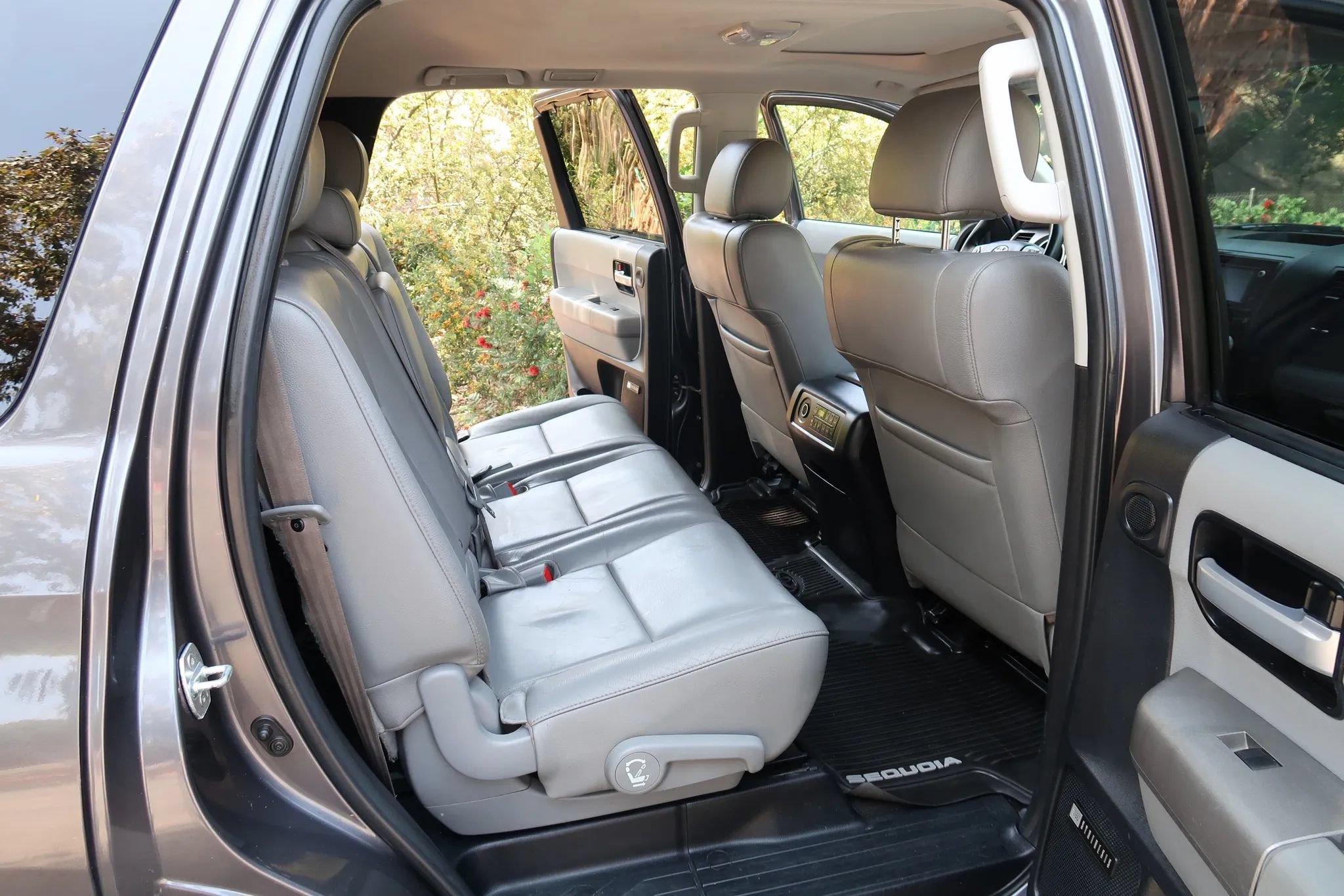 Used 2017 Toyota Sequoia Limited w/ Safety & Convenience Package AWD/4WD image 25