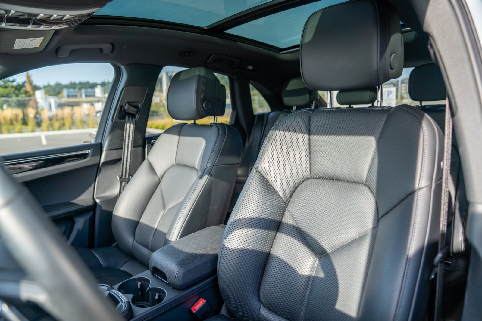 Certified 2026 Porsche Macan AWD/4WD image 5