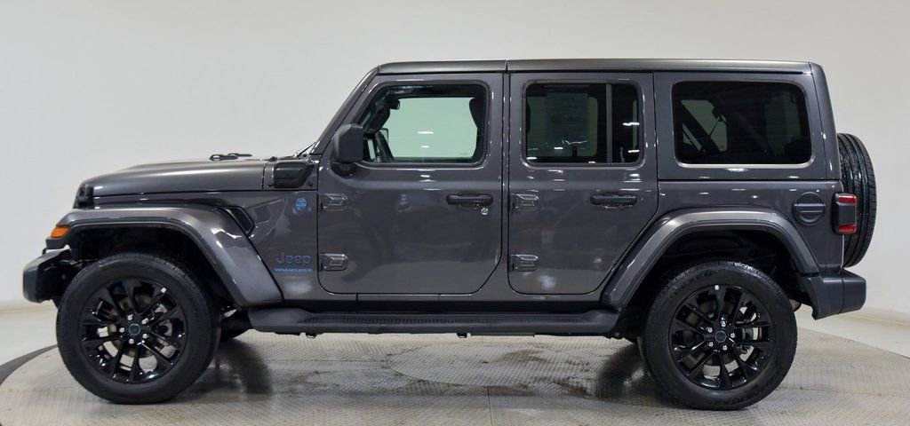 Used 2025 Jeep Wrangler Unlimited Sahara AWD/4WD image 8