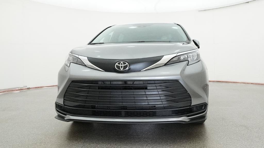 New 2026 Toyota Sienna LE FWD image 18