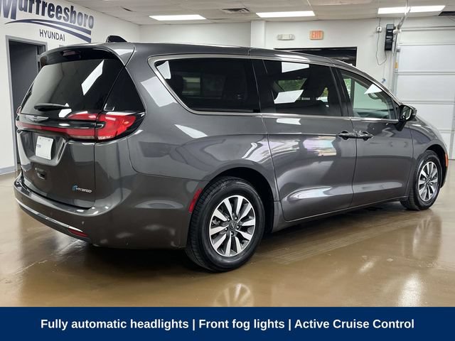 Used 2023 Chrysler Pacifica Touring-L FWD image 5