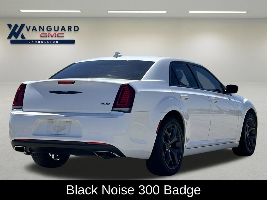 Used 2023 Chrysler 300 Touring w/ Sport Appearance Package image 10