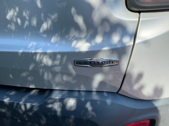 Used 2018 Jeep Renegade Latitude FWD image 6