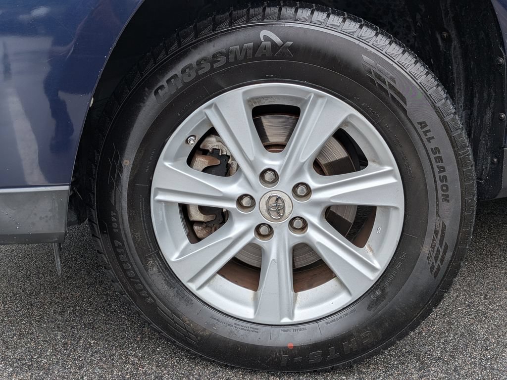 Used 2012 Toyota Highlander SE w/ Tow Pkg FWD image 5