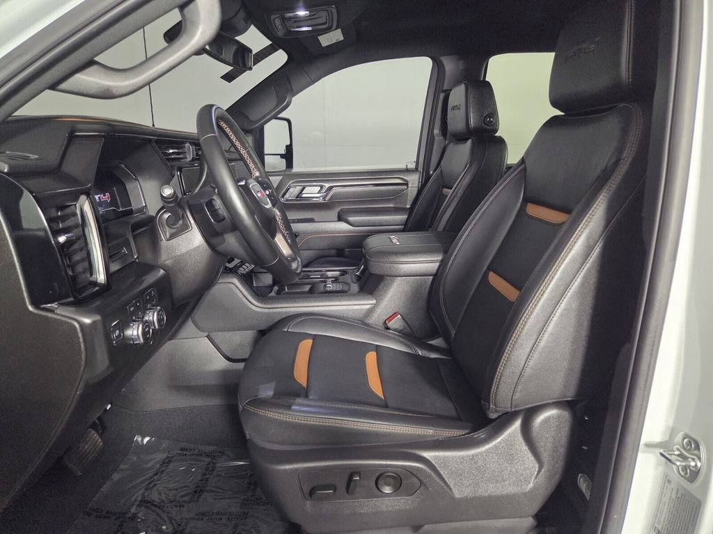 Used 2025 GMC Sierra 2500 AT4 image 13