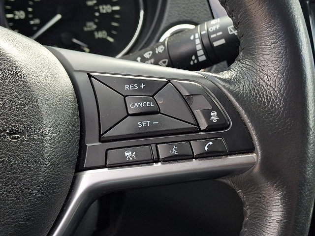 Used 2018 Nissan Rogue SV w/ Premium Package AWD/4WD image 23