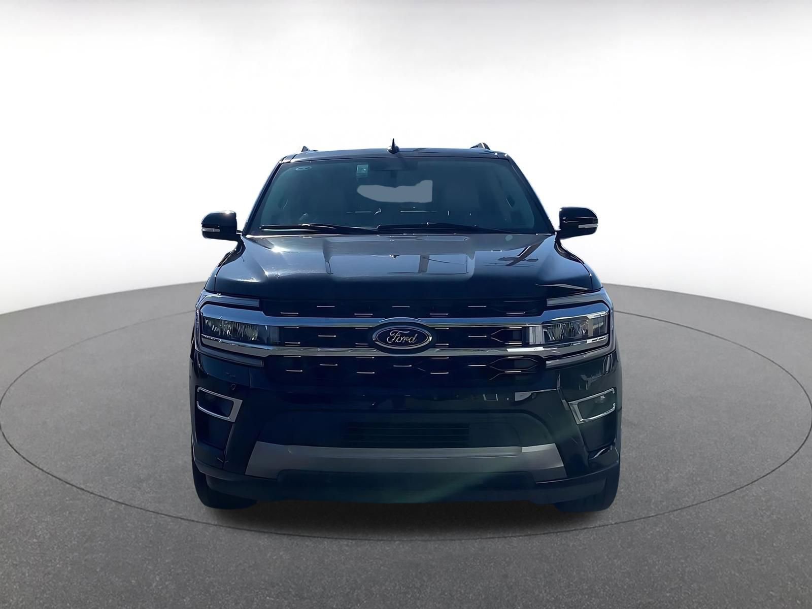 Used 2024 Ford Expedition Limited AWD/4WD image 4