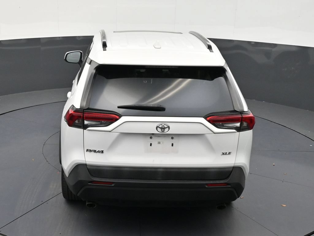Used 2019 Toyota RAV4 XLE Premium FWD image 15