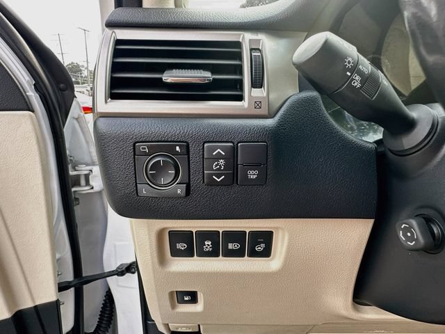 Used 2021 Lexus GX 460 Premium w/ Premium Package AWD/4WD image 11