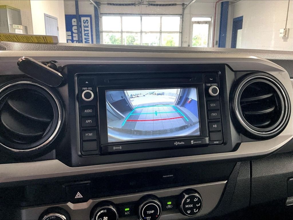 Used 2018 Toyota Tacoma SR5 AWD/4WD image 19