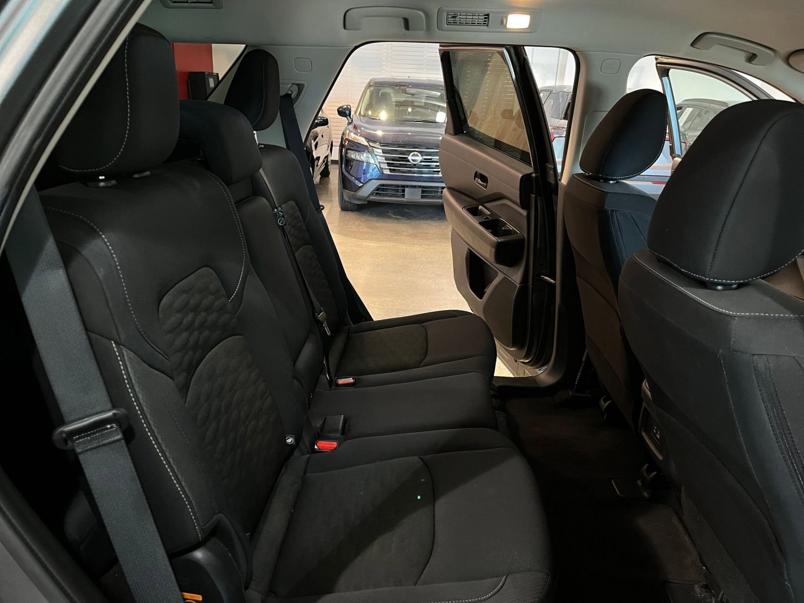 Used 2025 Nissan Pathfinder SV AWD/4WD image 39