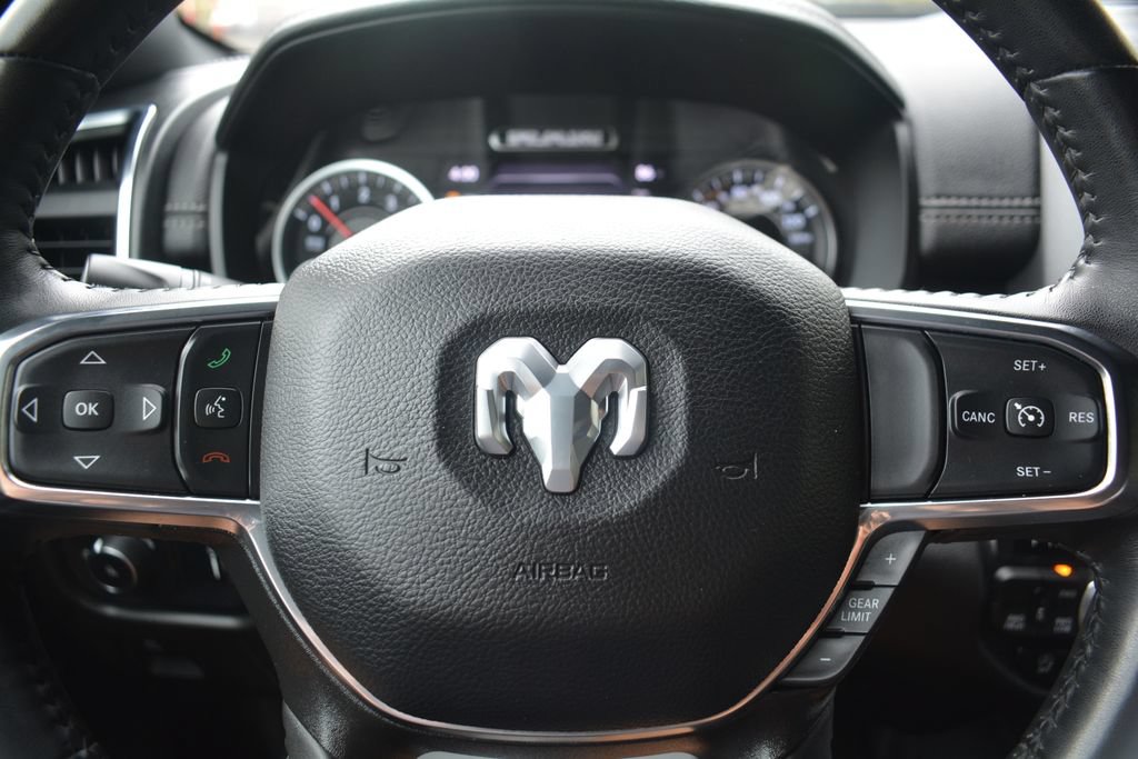 Used 2024 RAM 1500 Laramie AWD/4WD image 12