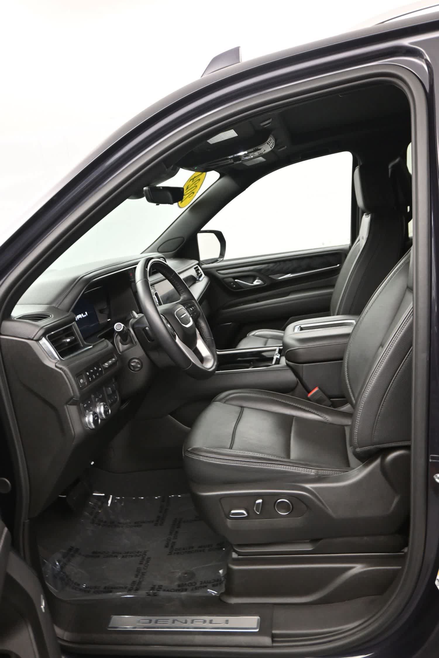 Used 2024 GMC Yukon XL Denali w/ Advanced Technology Package AWD/4WD image 12