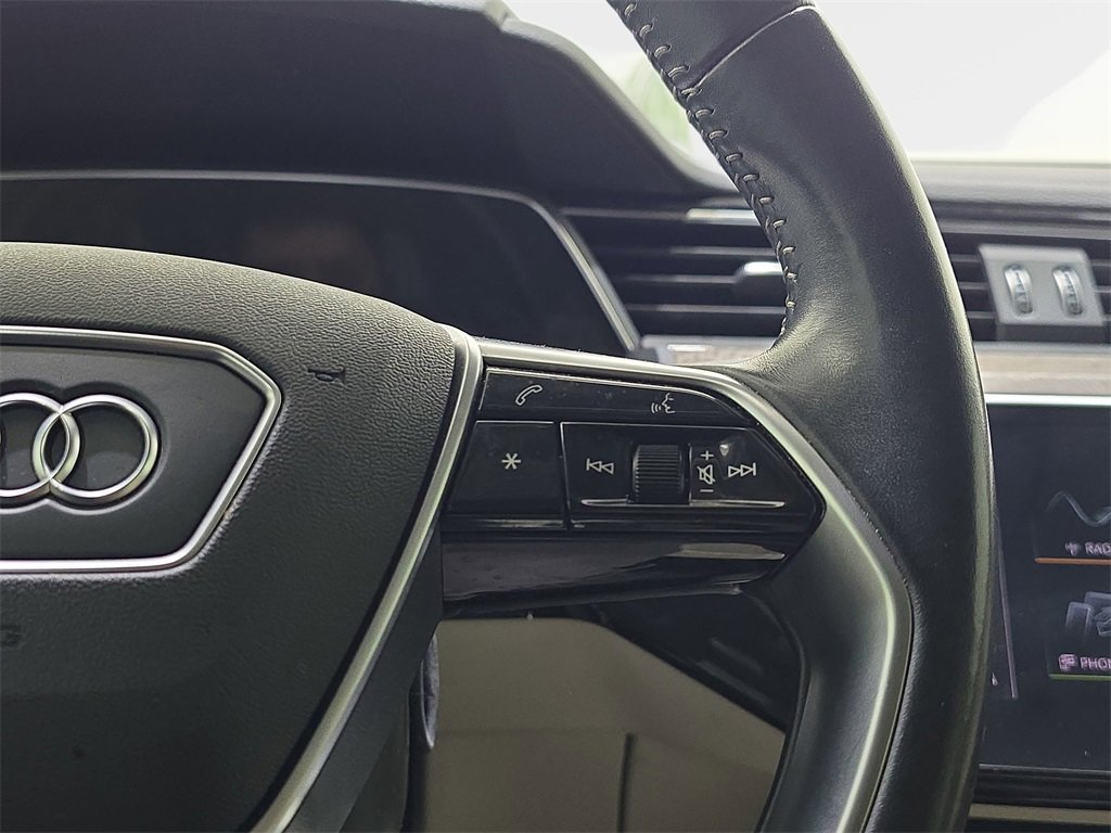 Used 2021 Audi e-tron Premium Plus w/ Premium Plus Package image 19
