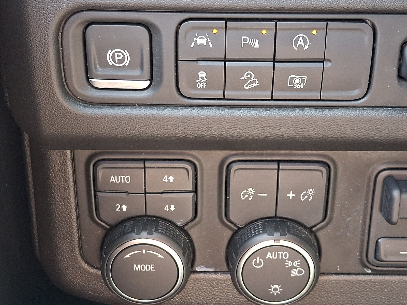 Certified 2024 Chevrolet Suburban Premier AWD/4WD image 26
