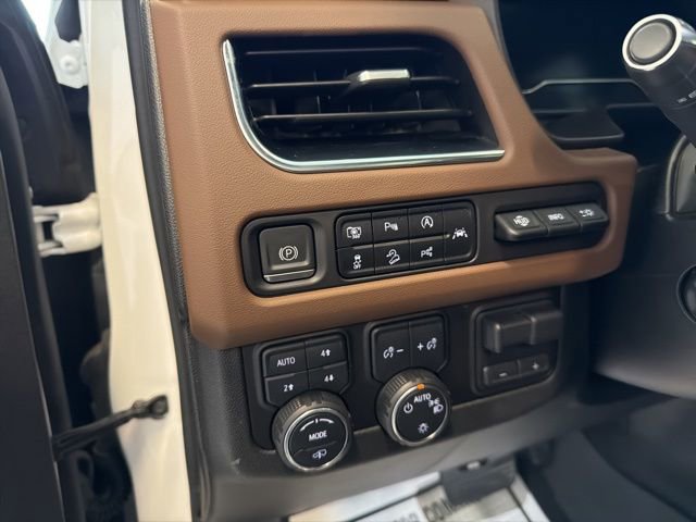 Used 2024 Chevrolet Suburban High Country w/ Advanced Technology Package image 28