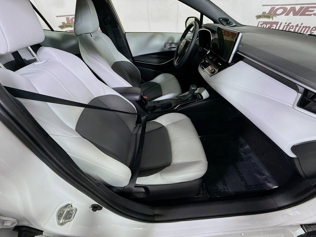 Certified 2025 Toyota Corolla XSE image 29
