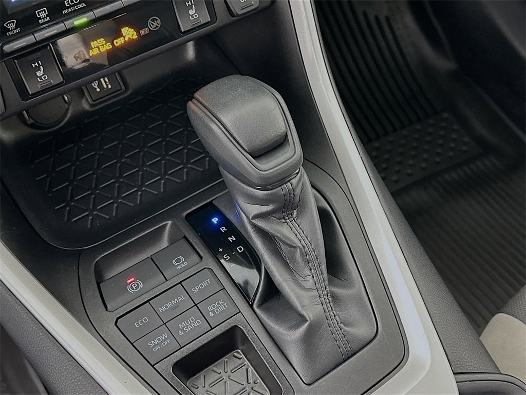 Used 2025 Toyota RAV4 XLE image 21