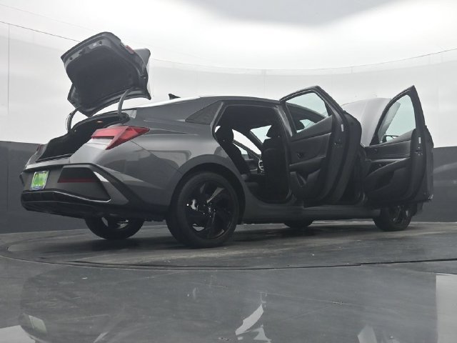 Used 2026 Hyundai Elantra Sport FWD image 62