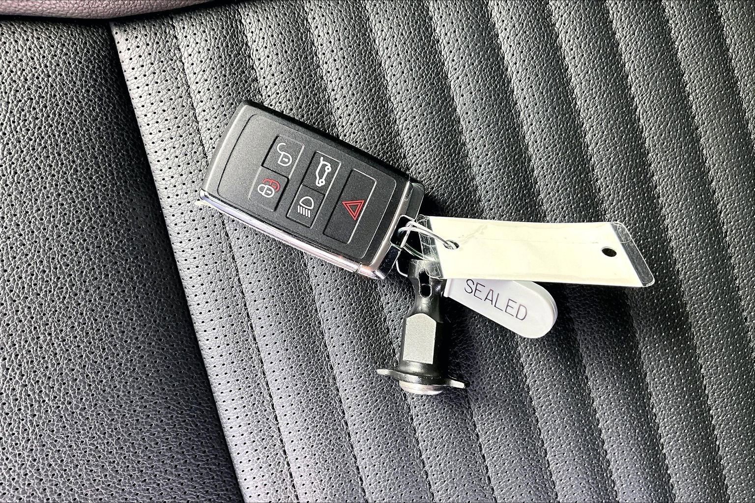 Used 2024 Land Rover Discovery Sport Dynamic SE image 11