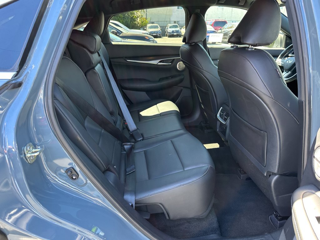 Used 2025 INFINITI QX55 Essential AWD/4WD image 18