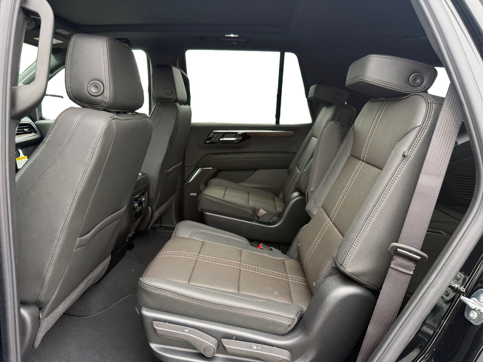 New 2026 Chevrolet Tahoe High Country AWD/4WD image 16