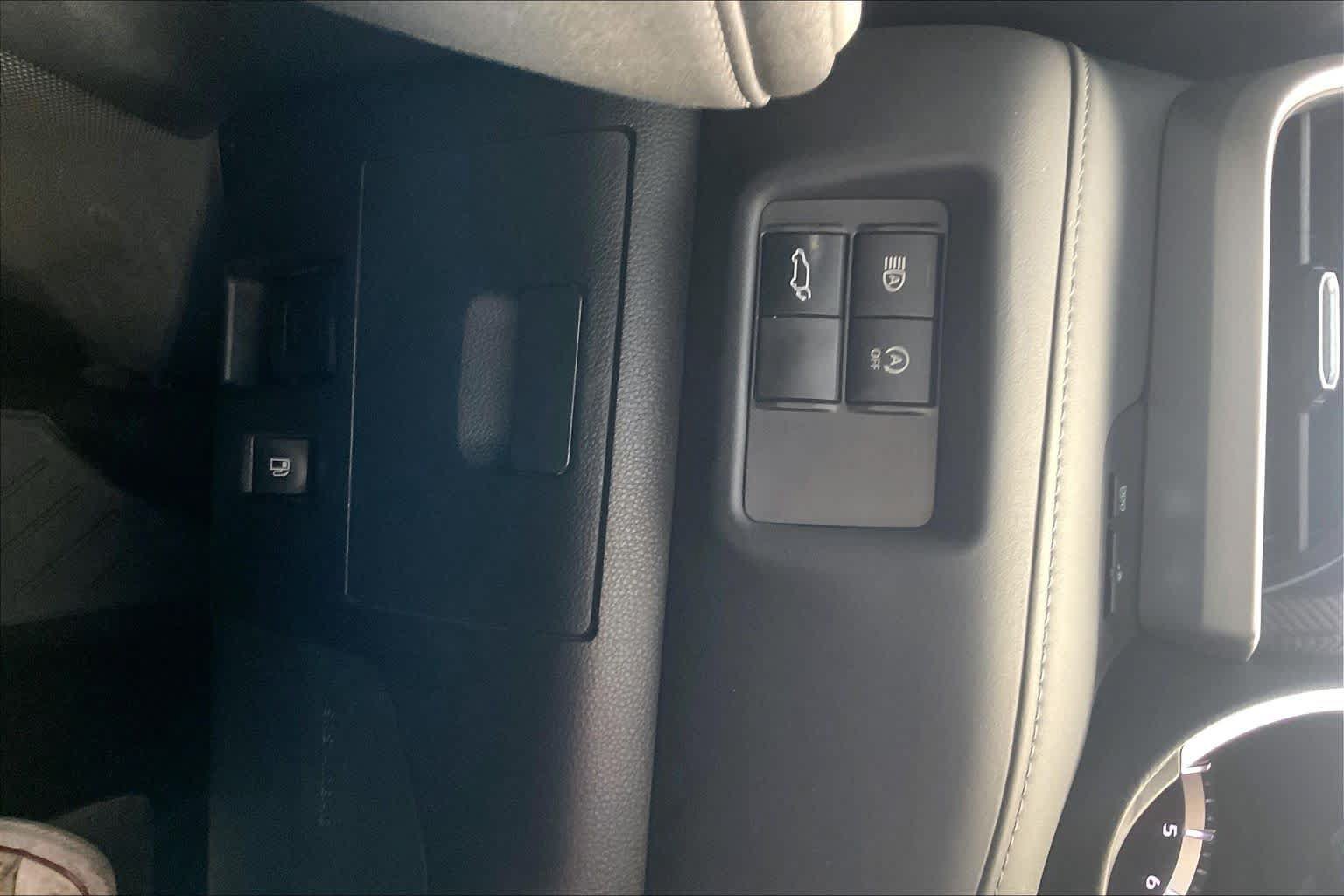 Used 2023 Toyota Highlander XSE FWD image 33