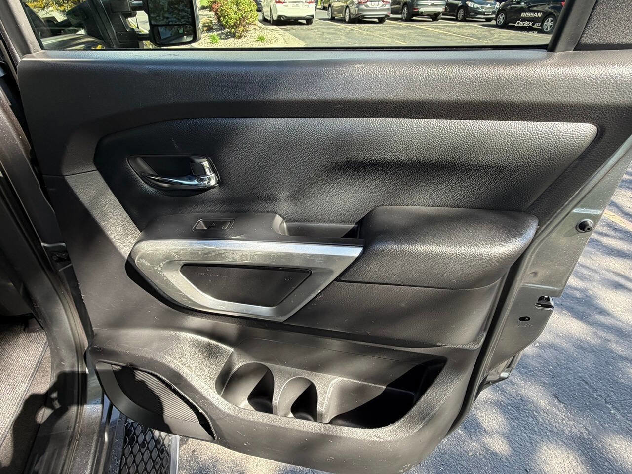 Used 2017 Nissan Titan S AWD/4WD image 15