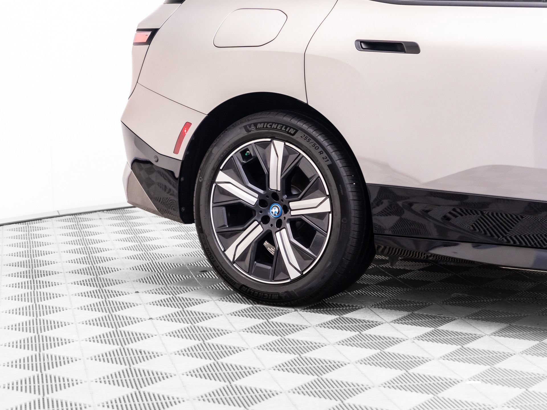 Certified 2024 BMW iX xDrive50 w/ Premium Package AWD/4WD image 30