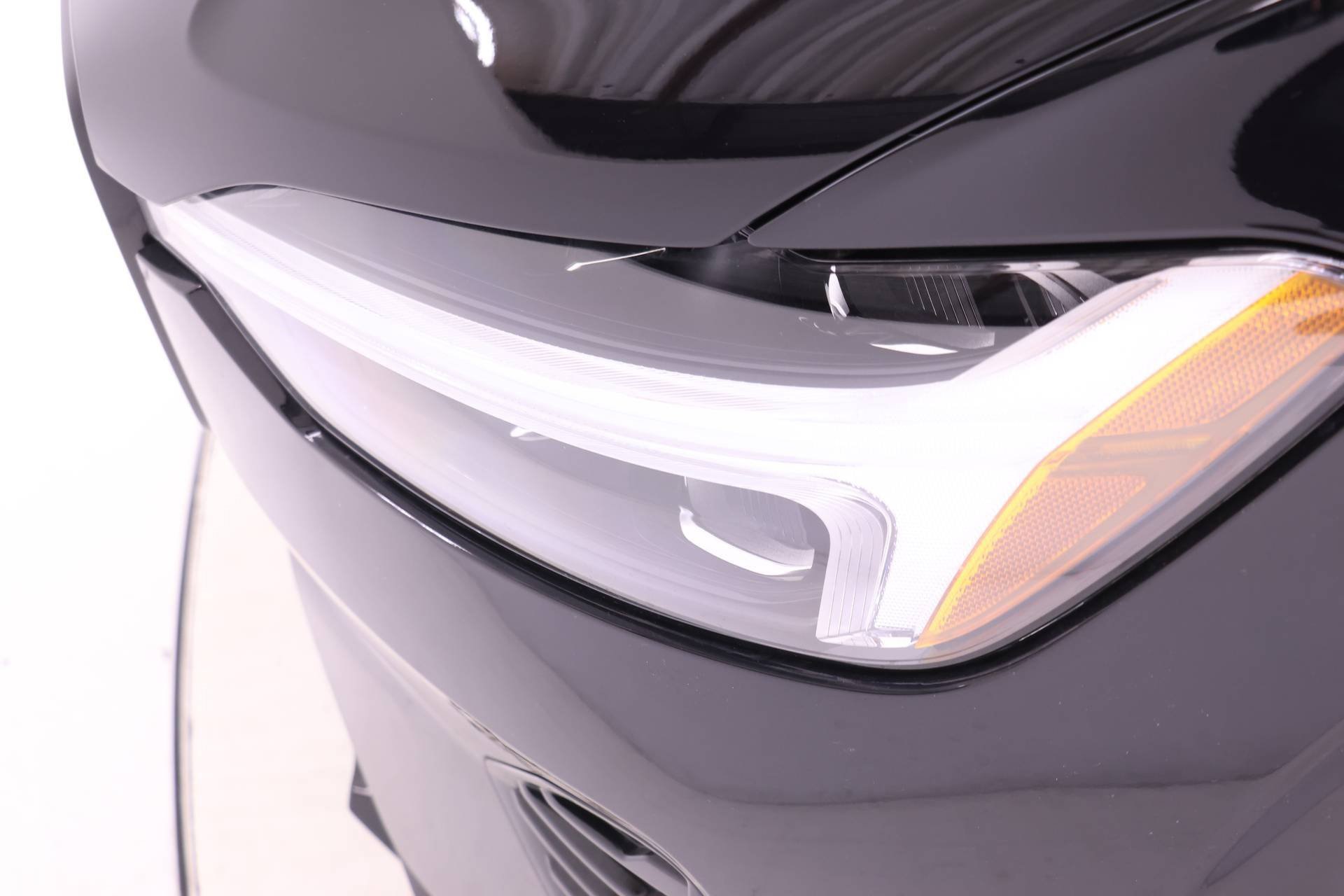 Certified 2025 Volvo XC60 B5 Plus image 24