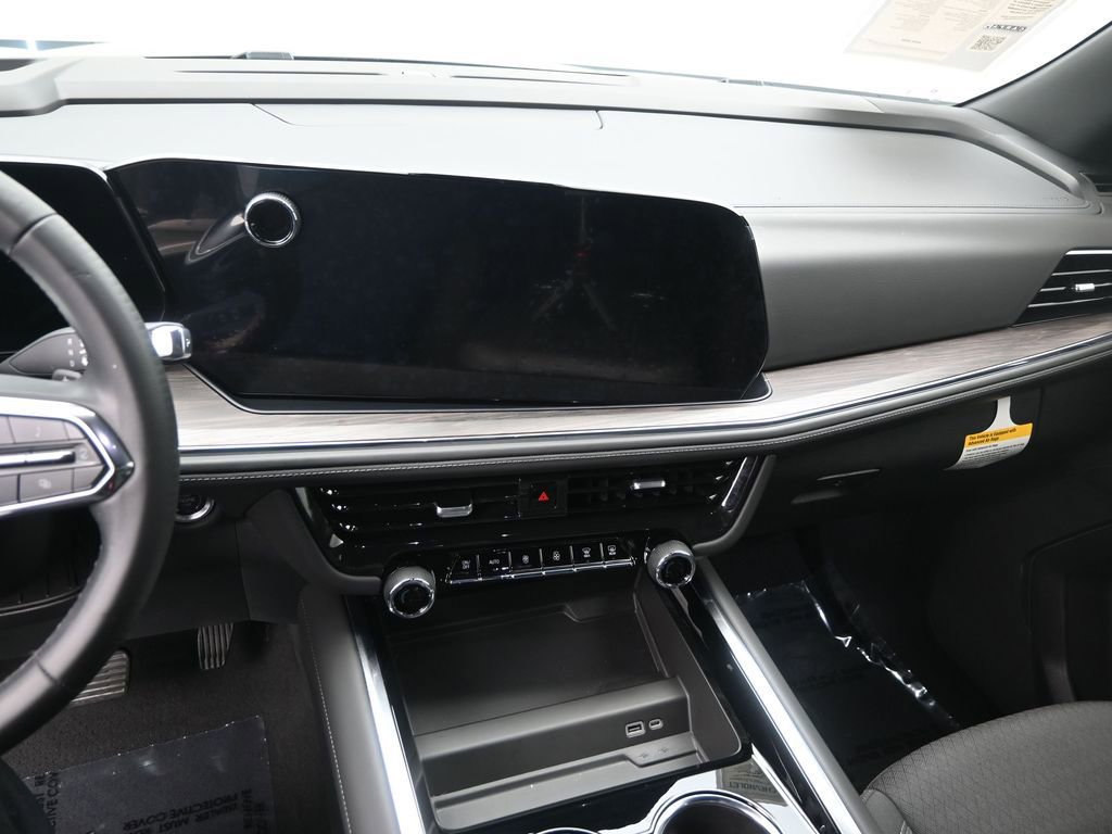 Used 2025 Chevrolet Tahoe LS image 13