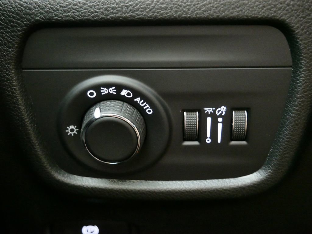 Certified 2024 Jeep Grand Cherokee Laredo w/ Luxury Tech Group I image 52