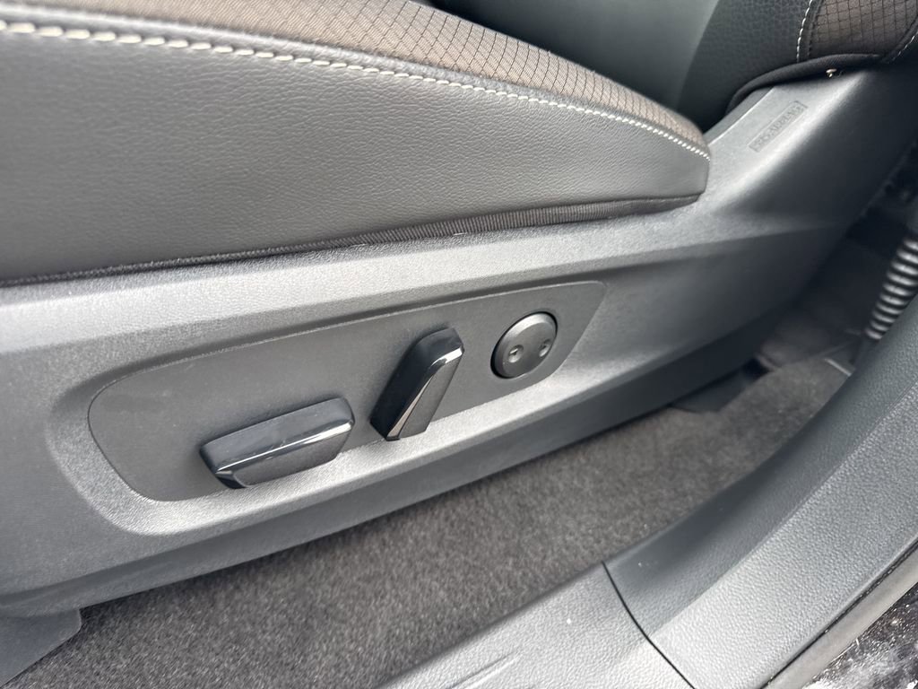 Used 2025 Nissan Pathfinder SL image 23