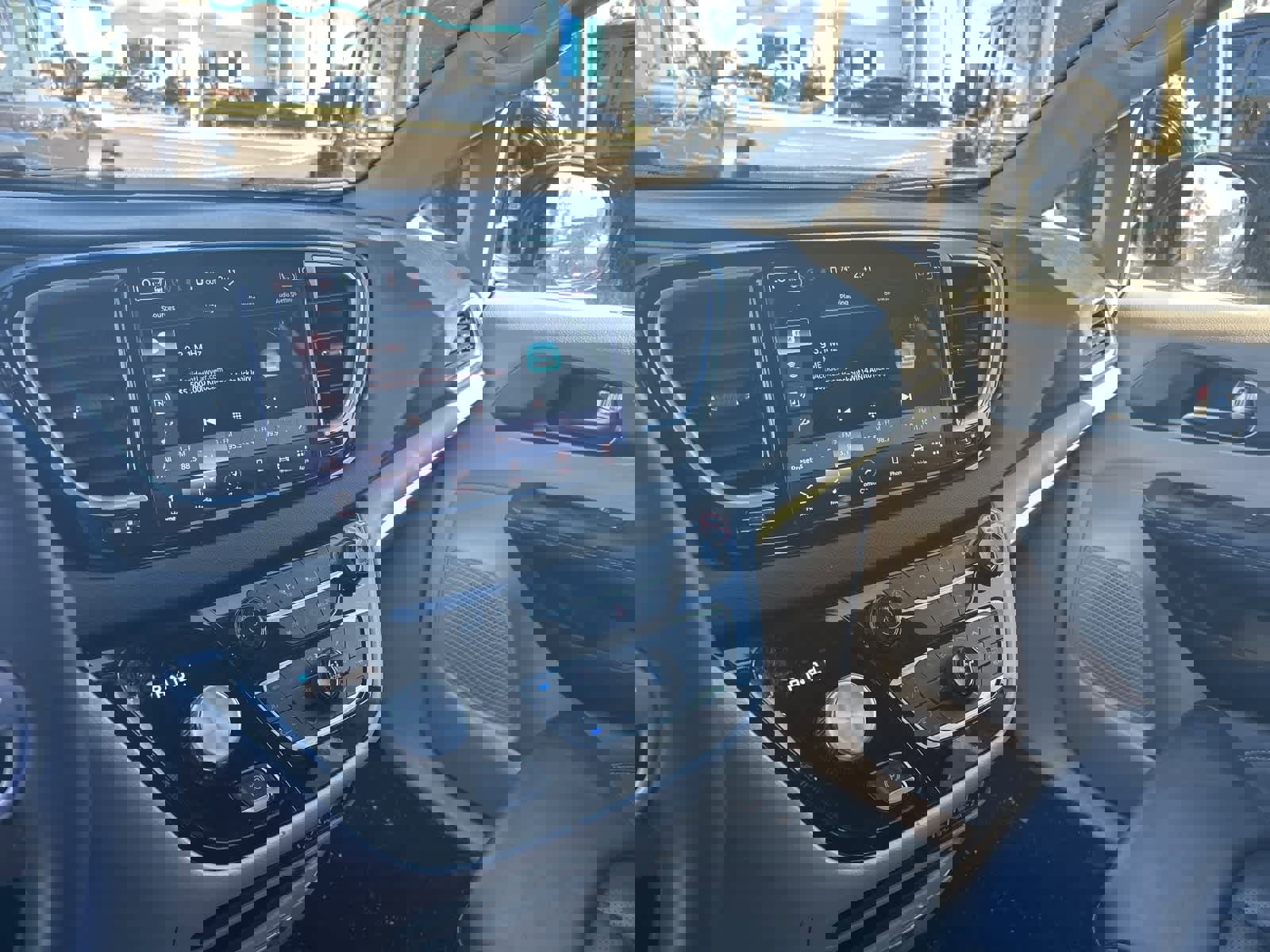 Used 2024 Chrysler Pacifica Touring-L image 37