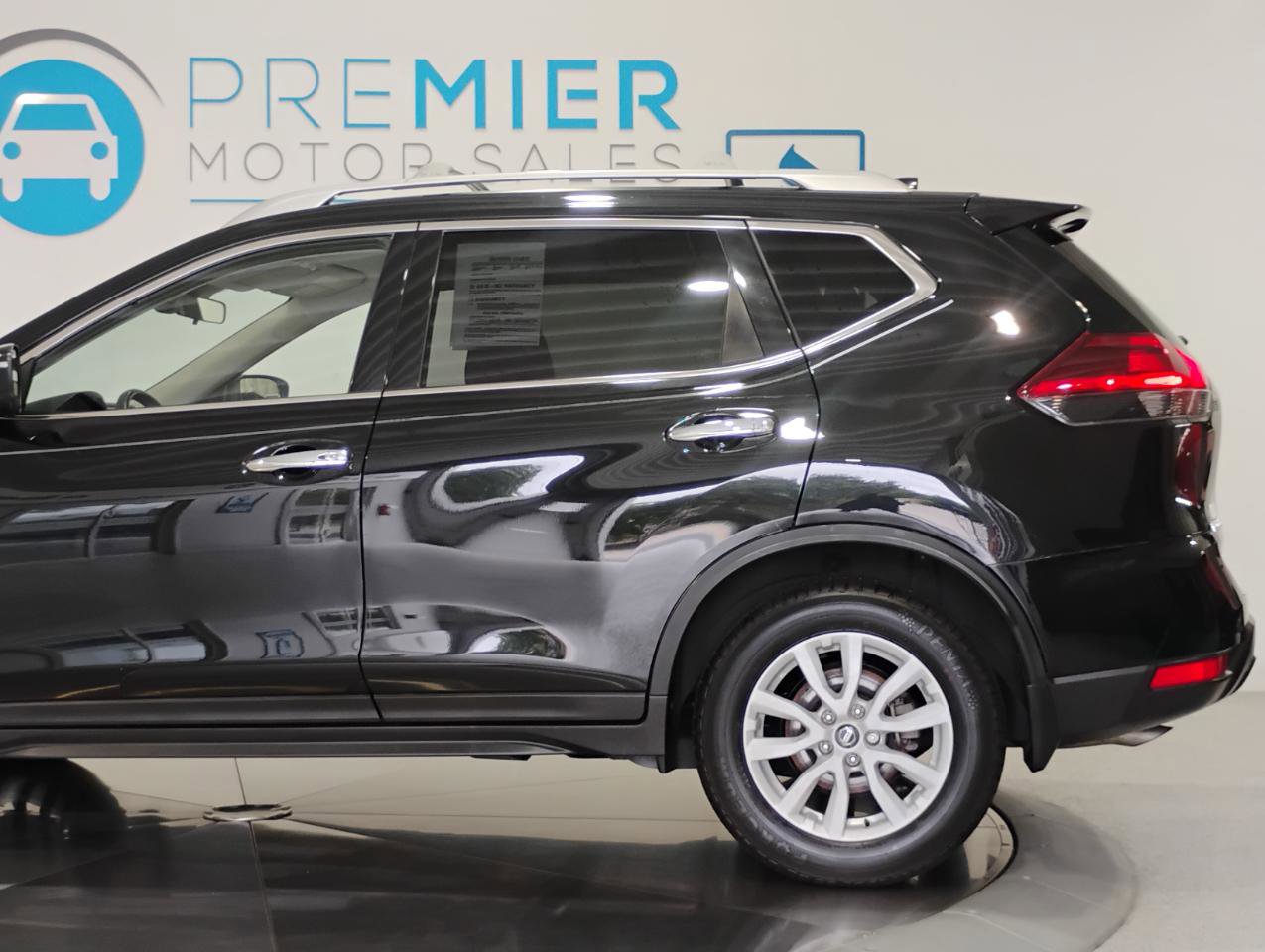 Used 2019 Nissan Rogue SV FWD image 4