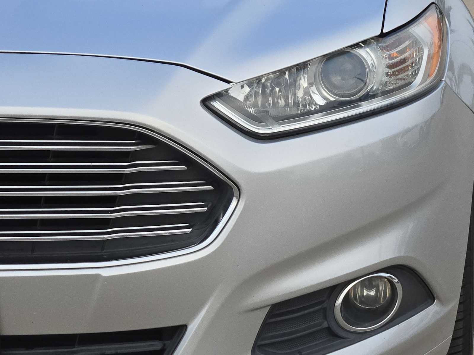 Used 2014 Ford Fusion SE w/ Equipment Group 202A FWD image 18