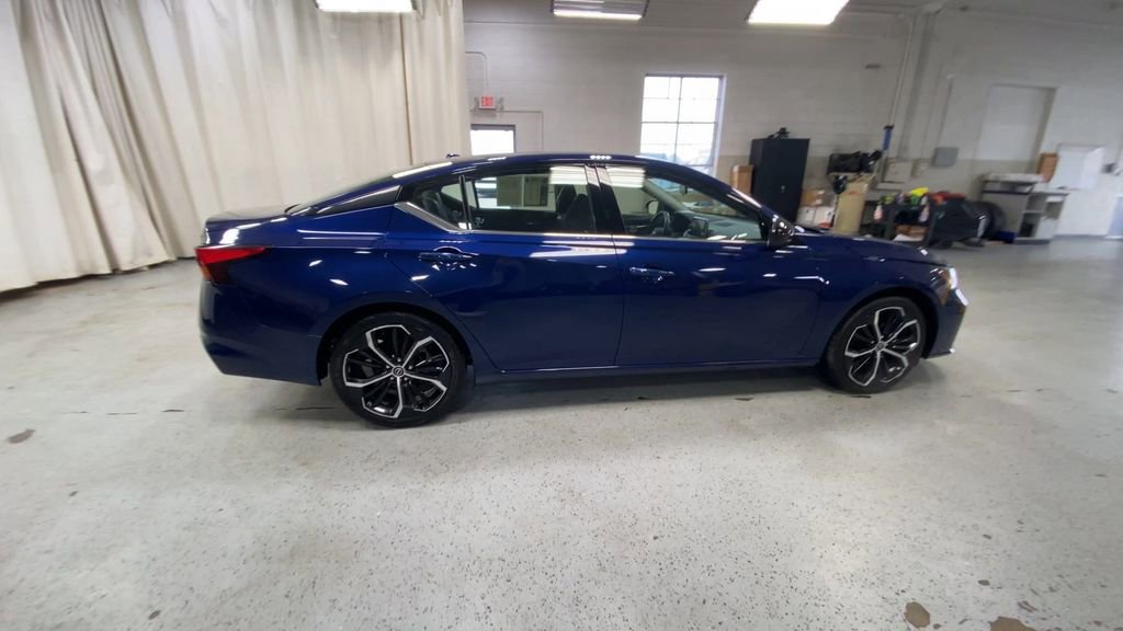 Used 2024 Nissan Altima 2.5 SR image 12