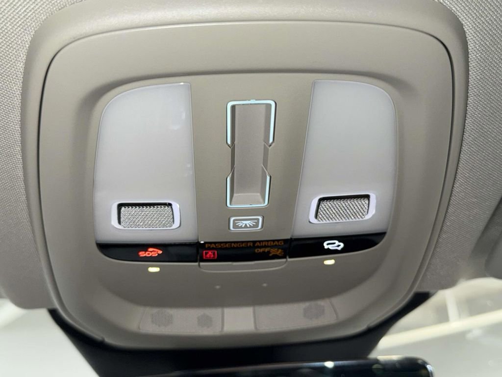 Used 2024 Volvo XC60 T8 Ultimate w/ Climate Package image 26