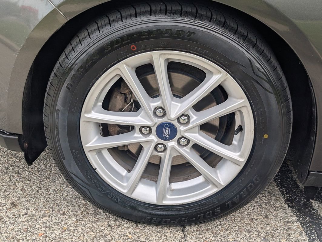 Used 2017 Ford Focus SE w/ Cold Weather Package FWD image 36