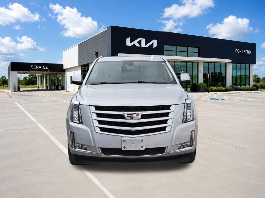 Used 2020 Cadillac Escalade Luxury RWD image 2
