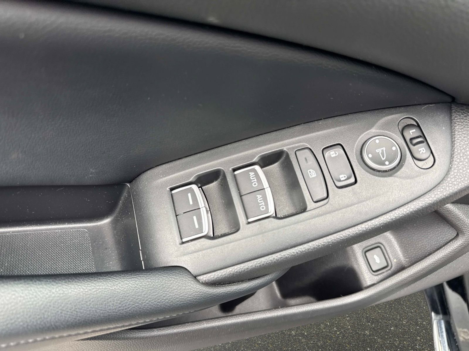 Used 2018 Honda Accord EX image 16