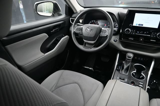 Used 2023 Toyota Highlander L FWD image 10