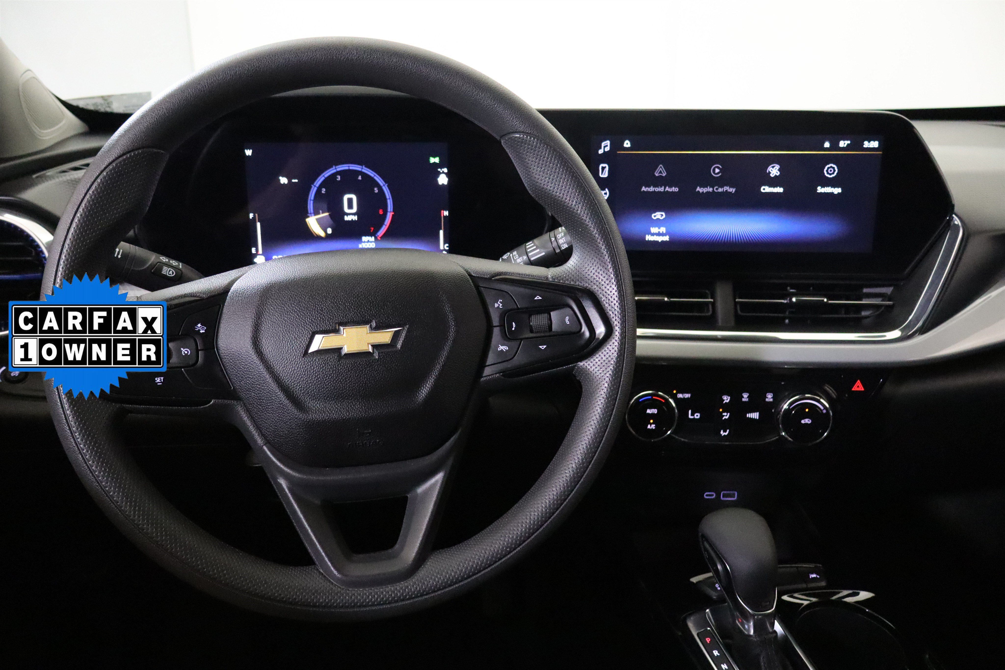 Certified 2025 Chevrolet Trax LT FWD image 24