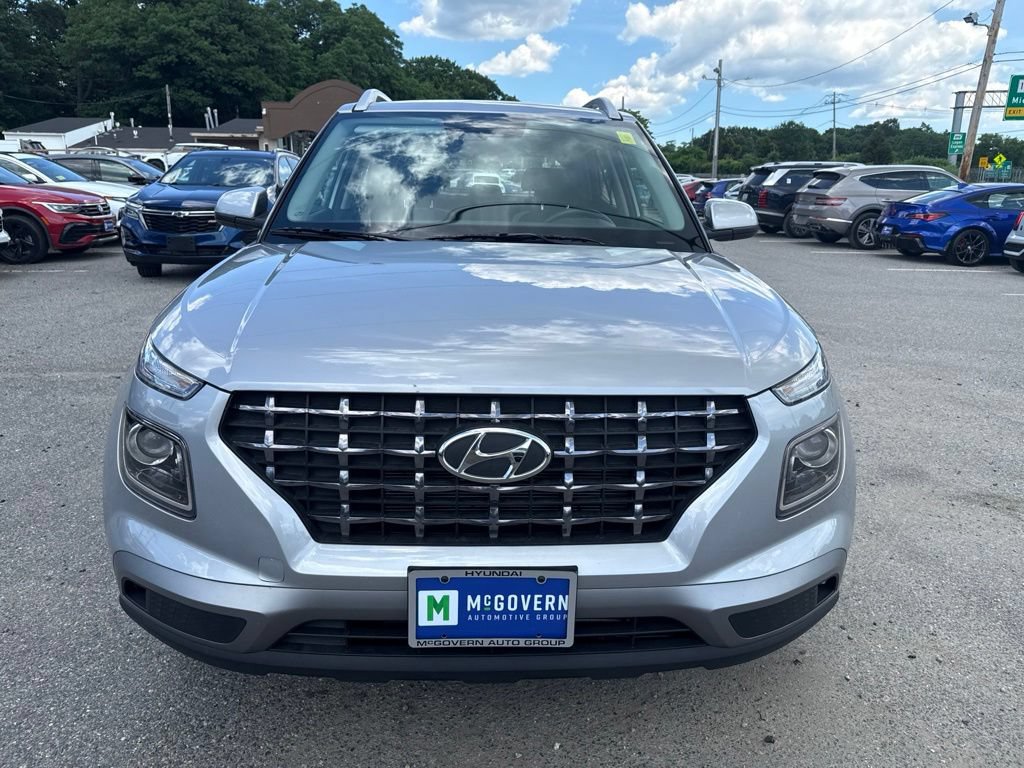 Used 2025 Hyundai Venue SEL FWD image 2